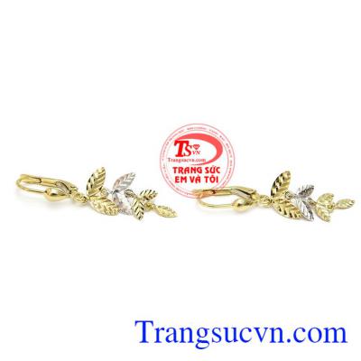 Phái đẹp dùng hoa tai như vật trang sức làm nổi bật bản thân và cũng như thể hiện tính cách qua cách dùng nữ trang