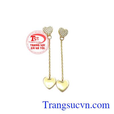 Nếu bạn là một cô gái thích sự tối giản và lịch thiệp hãy cân nhắc ngay hoa tai vàng tình yêu để giúp bạn tỏa sáng và trở nên nổi bận