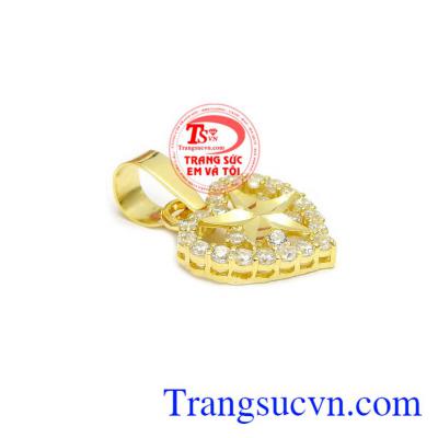 Mặt dây nữ hạnh phúc giúp người phụ nữ thêm phần lôi cuốn, tỏa sáng