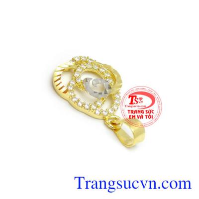 Sản phẩm được chế tác vàng 10k.