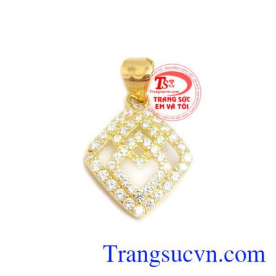 Mặt dây vàng nữ hoàng với thiết kế sắc nét, chất lượng bền đẹp