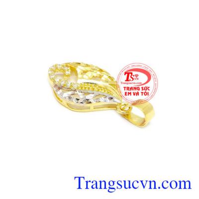 Mặt dây nữ kiêu sa thể hiện được sự nữ tính, mà vô cùng quyến rũ và mặn mà