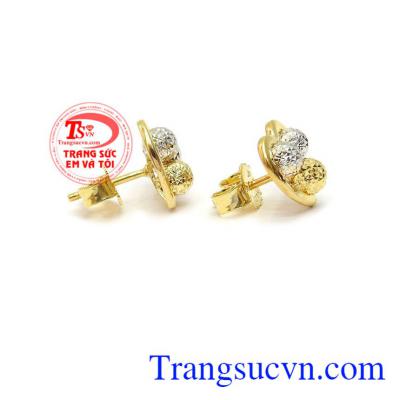 Sản phẩm có thể kết hợp với nhiều loại trang phục khác nhau.