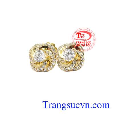 Bông tai hoa bốn cánh là sản phẩm được chế tác từ vàng 10k,