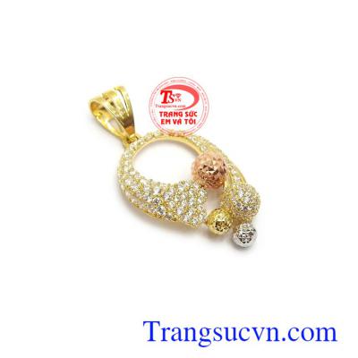 Trang sức sinh ra để dành cho phái đẹp, sản phẩm không chỉ tôn lên vẻ đẹp mà còn thể hiện nét sang trọng, quý phái