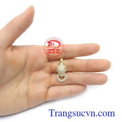 Mặt dây nữ vàng là món quà tặng ý nghĩa cho người bạn yêu thương