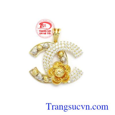 Mặt dây chanel thời trang thu hút mọi ánh nhìn, sản phẩm thể hiện vẻ đẹp quyền quý, hiện đại