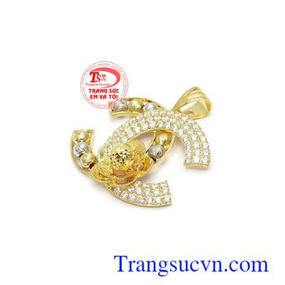 Mặt dây chuyền chế tác theo công nghệ Italy mang lại nét sang trọng, tinh xảo và thời trang