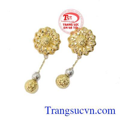 Hoa tai hoa nhiều cánh được thiết kế tinh tế, tỉ mỉ, xinh xắn