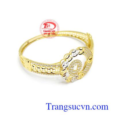 Vòng tay kim tiền với những đồng tiền xếp sát nhau mang ý nghĩa may mắn, tài lộc, tiền tài cho người đeo