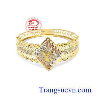 Vòng tay LV Quý Phái là sản phẩm được phái đẹp yêu thích, sản phẩm tôn lên vẻ đẹp sang trọng, quý phái