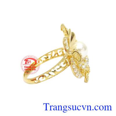 Được thiết kế tỉ mỉ, tinh tế kết hợp với ngọc trai