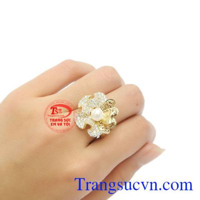 Nhẫn hoa sang trọng sẽ là lựa chọn hàng đầu cho những người thích sự phóng khoáng, yêu thích sự xa xỉ.