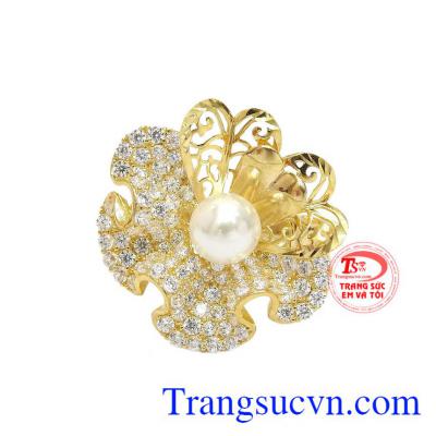 là sản phẩm được chế tác từ vàng 10k,chất lượng cao.