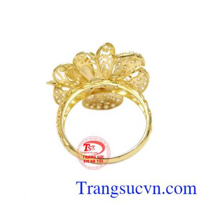 tạo nên nét sang trọng, đẳng cấp cho người đeo.