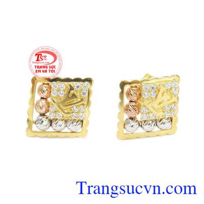 được thiết kế tinh tế, kết hợp giữa vàng tây 10k và biểu tượng LV đẳng cấp sang trọng tạo điểm nhấn cho sản phẩm.