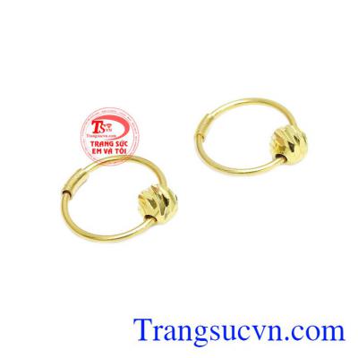 Hoa tai 10k nhỏ đáng yêu được thiết kế vô cùng dễ thương khiến người nhìn yêu thích ngay từ cái nhìn đầu tiên.