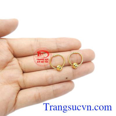 Kiểu dáng nhỏ nhắn, tinh tế mang lại cho người dùng sự duyên dáng và kiều diễm. 