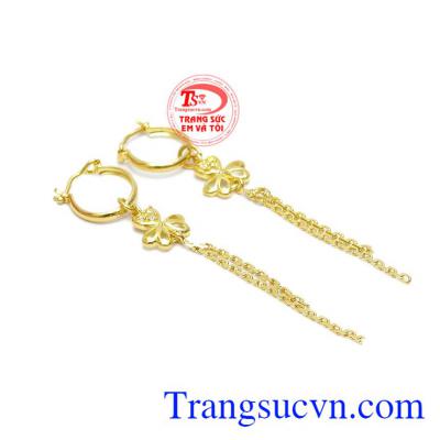 Hoa tai may mắn vàng 10k mang lại vẻ đẹp tinh tế và năng động cho người dùng. c