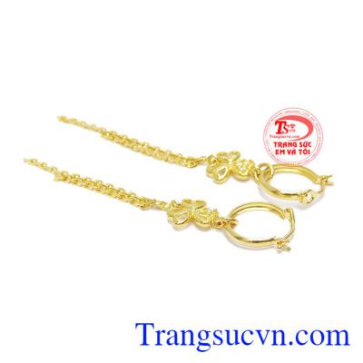 Hoa tai là một phụ kiện nhỏ nhưng lại giúp cho bạn gái càng thêm hoàn hảo.