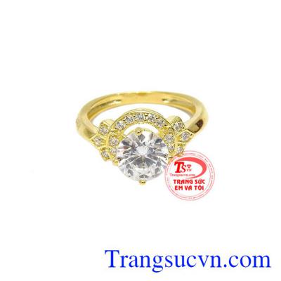 Sản phẩm được gắn đá 7mm nổi lên làm tăng vẻ nổi bật và kiêu sa cho người sử dụng