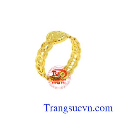 Nhẫn kim tiền mặt chữ phúc là nhẫn vàng tây tinh tế,