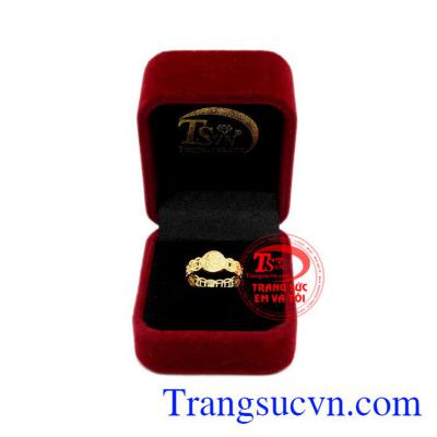 Nhẫn kim tiền mặt chữ phúc đẹp.