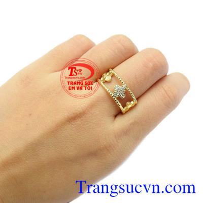 Nhẫn vàng hoa bốn cánh chất lương, giao hàng trên toàn quốc.
