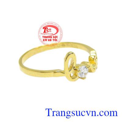 Sản phẩm làm tôn lên vẻ trẻ trung, nữ tính cho người đeo.