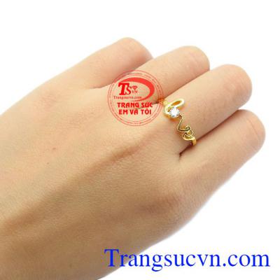 Nhẫn vàng chữ Love được dùng làm quà tặng vào những dịp đặc biệt, ngày lễ.