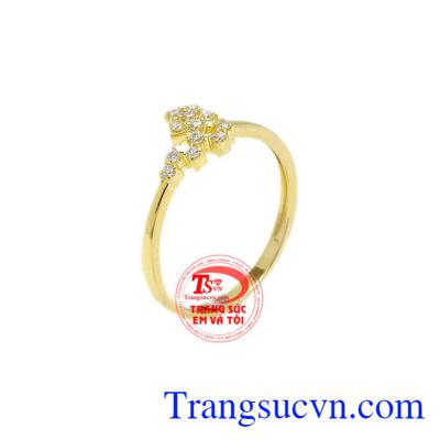 Nhẫn vàng ngôi sao lấp lánh là sản phẩm được chế tác từ vàng 10k,