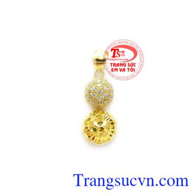 Mặt dây nữ độc đáo vàng 10k là sự kết hợp hài hòa giữa vàng tây và đá Cz giúp mặt dây thêm ấn tượng với người dùng