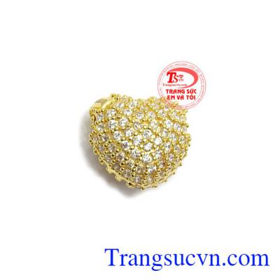 Mặt dây chuyền charm trái tim là sản phẩm đẹp được đính đá xinh xắn, độc đáo