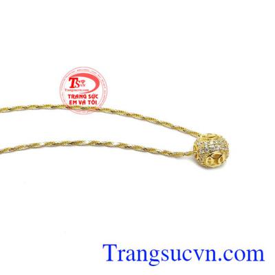 Mặt dây chuyền nữ vàng quý phái dễ kết hợp cùng nhiều kiểu dây chuyền vàng