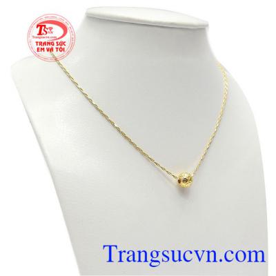 Bộ dây chuyền charm vàng đẹp được chế tác hình kim tiền mang ý nghĩa may mắn, tài lộc