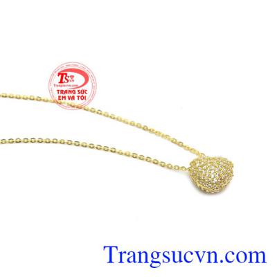 Mặt dây chuyền charm trái tim tôn lên vẻ đẹp thanh lịch cho phái đẹp