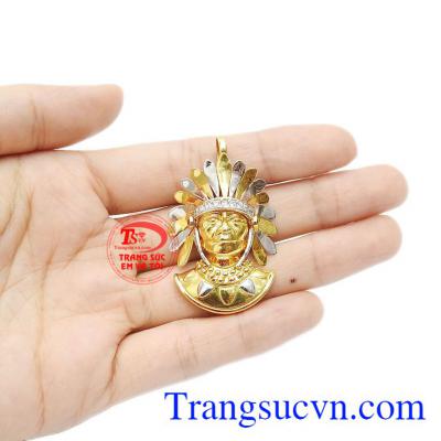 Mặt dây kết hợp vàng trắng, vàng màu, đá Cz tạo nên sự hài hòa và cá tính.