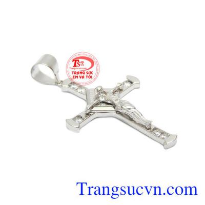 Mặt dây thánh giá vàng trắng đẹp được chế tác tinh tế và sang trọng.