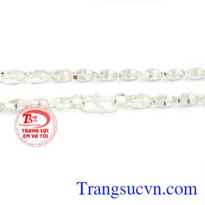 Dây chuyền bạc tạo sự khỏe khoắn, nam tính cho phái mạnh