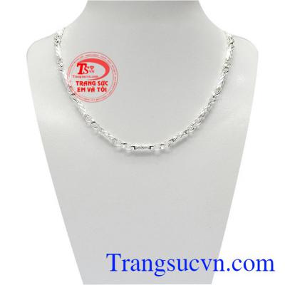 Dây bạc bé trai độc đáo được chế tác với kiểu dáng mới lạ và độc đáo