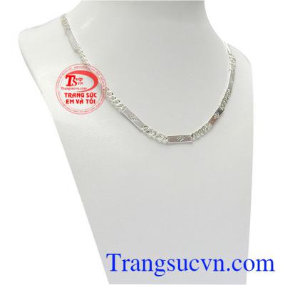 Thích hợp cho cả bé trai lẫn bé gái, không chỉ là đồ trang sức mà sản phẩm còn được đeo để các bé tránh gió