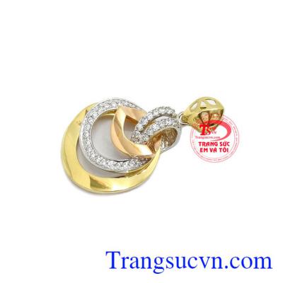 Mặt dây chuyền nữ sang trọng 18k là món quà thiết thực dành tặng chị em phụ nữ