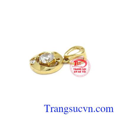 Mặt dây chuyền nữ vàng quý phái dễ kết hợp cùng nhiều kiểu dây chuyền vàng