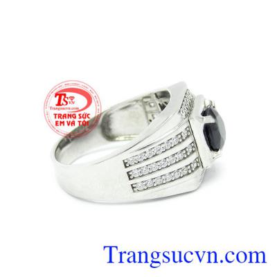 Nam giới ngày nay thường chú trọng diện mạo của mình hơn vì vậy nhẫn là món trang sức không thể thiếu
