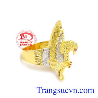 Sản phẩm được lấy ý tưởng từ loài đại bàng kiêu hãnh trên bầu trời để làm thiết  kế cho chiếc nhẫn nam thêm độc đáo