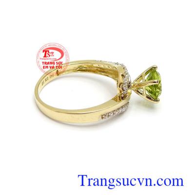 Khi đặt peridot kề bên khi ngủ người đeo sẽ có được giấc ngủ ngon, giảm trừ mệt mỏi, tận hưởng sự thảnh thơi và tốt cho sức khỏe