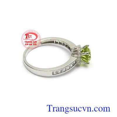 Nhẫn nữ vàng đá quý là món quà tặng tuyệt vời cho người yêu thương trong những dịp ý nghĩa