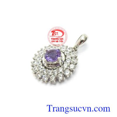 Mặt dây thạch anh tím cát khí là dòng sản phẩm được phái đẹp ưa chuộng