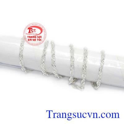làm tôn lên vẻ nữ tính cho các bé gái.