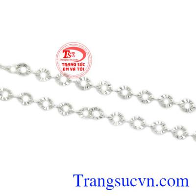 dây chuyền bạc bé gái làm có thể kỵ gió, hút mồ hôi.